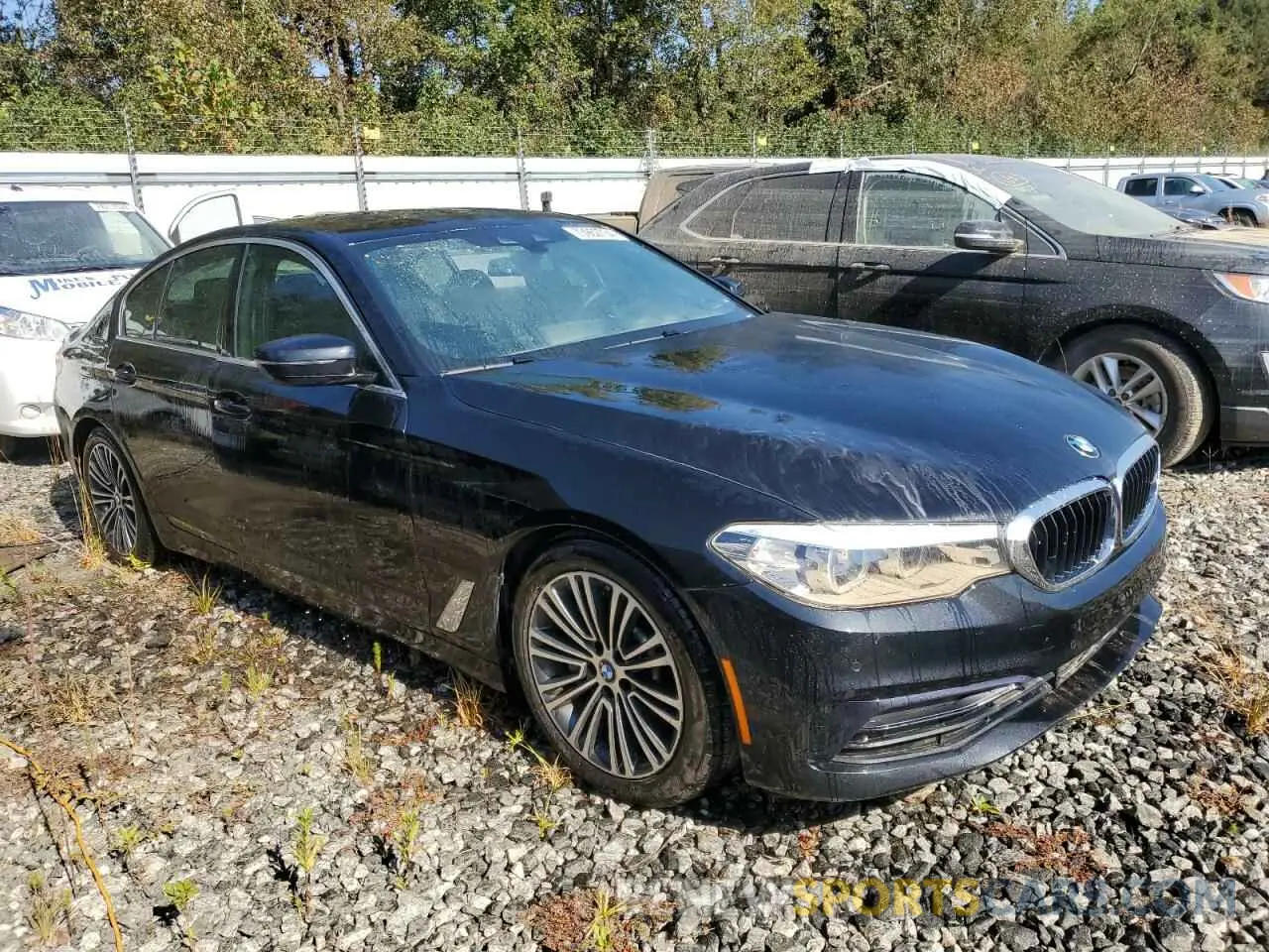 4 fotografías del automóvil dañado WBAJA5C58KWW09047 BMW 5 SERIES 2019