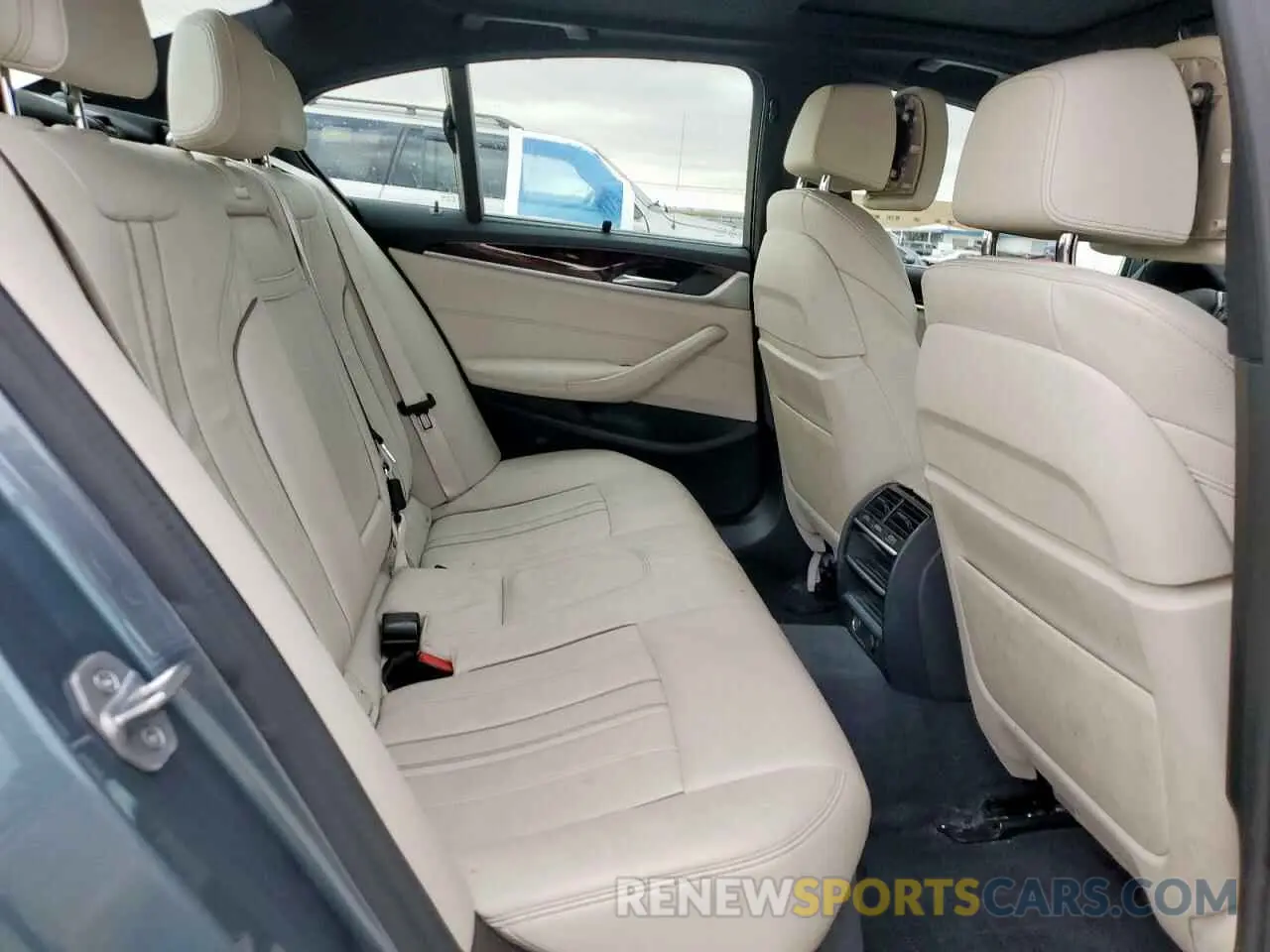 10 fotografías del automóvil dañado WBAJA5C59KWW36645 BMW 5 SERIES 2019