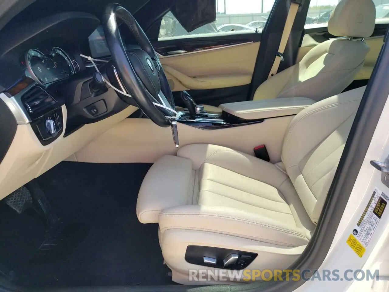 7 fotografías del automóvil dañado WBAJA5C5XKBX46918 BMW 5 SERIES 2019