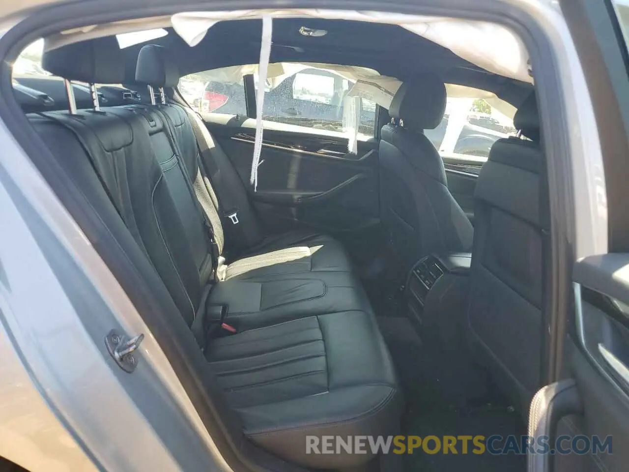 10 fotografías del automóvil dañado WBAJA7C51KWW00055 BMW 5 SERIES 2019