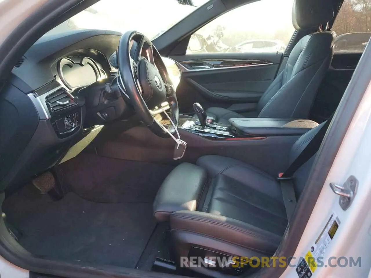7 fotografías del automóvil dañado WBAJA7C53KG910900 BMW 5 SERIES 2019