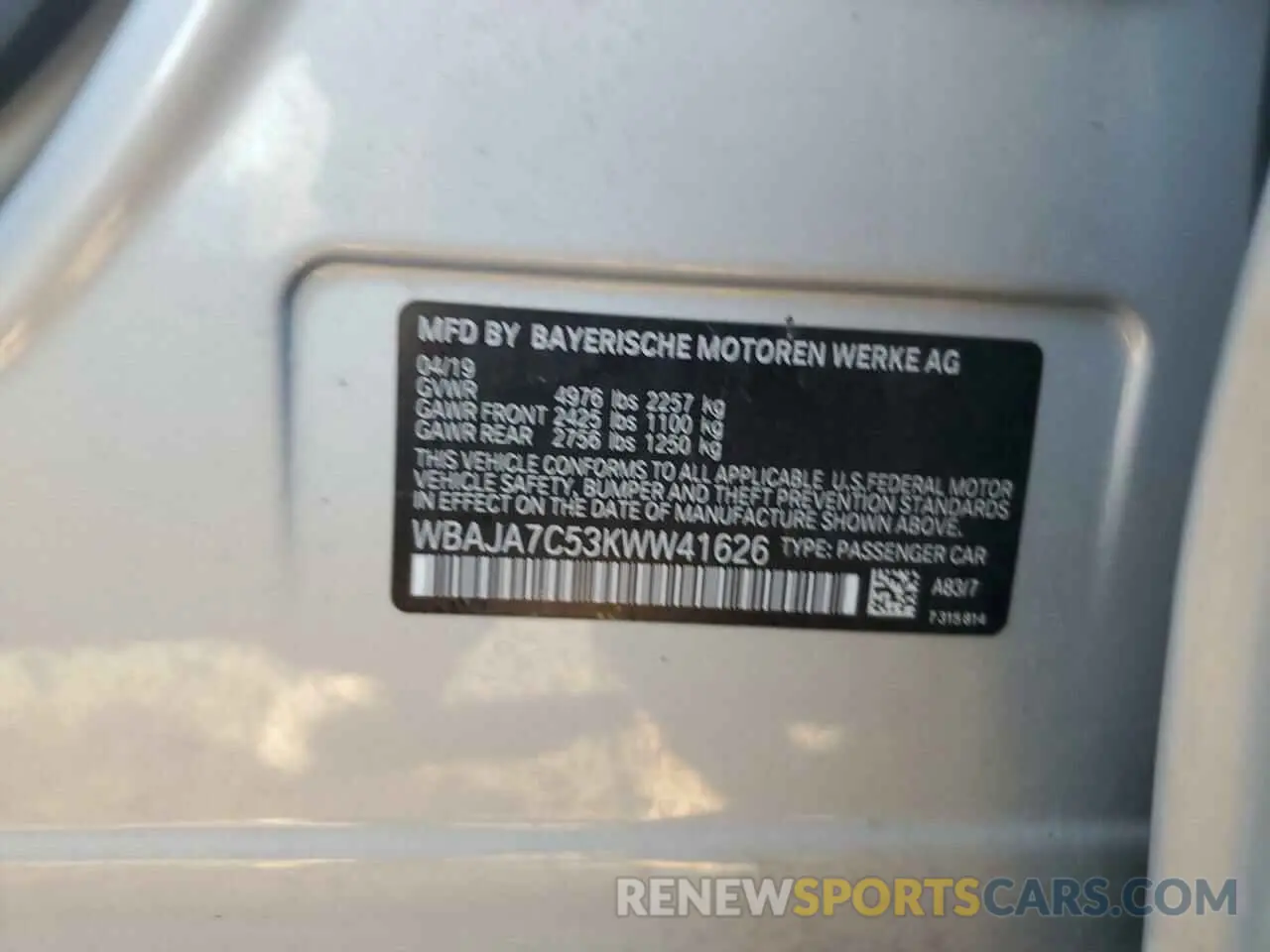 12 fotografías del automóvil dañado WBAJA7C53KWW41626 BMW 5 SERIES 2019