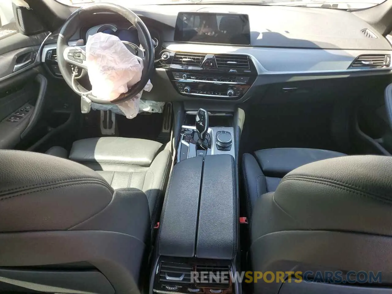 8 fotografías del automóvil dañado WBAJA7C55KWW49663 BMW 5 SERIES 2019