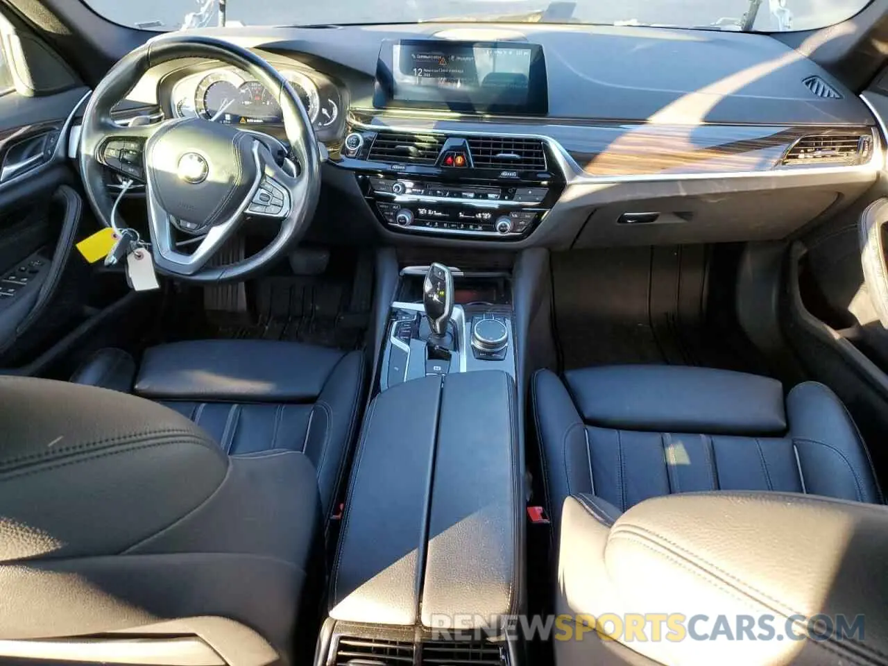 8 fotografías del automóvil dañado WBAJA7C57KWW35585 BMW 5 SERIES 2019