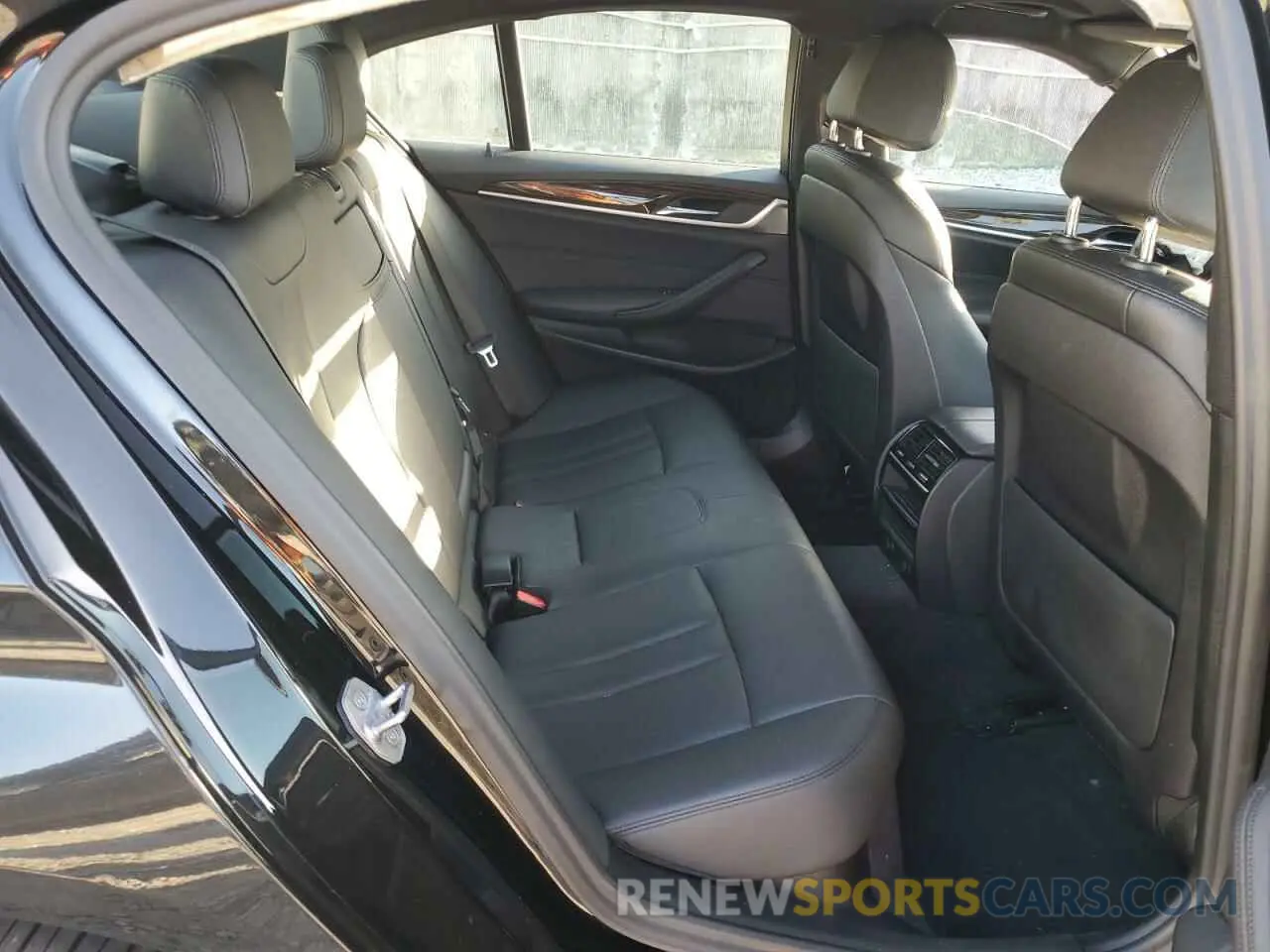 10 fotografías del automóvil dañado WBAJA7C57KWW47882 BMW 5 SERIES 2019