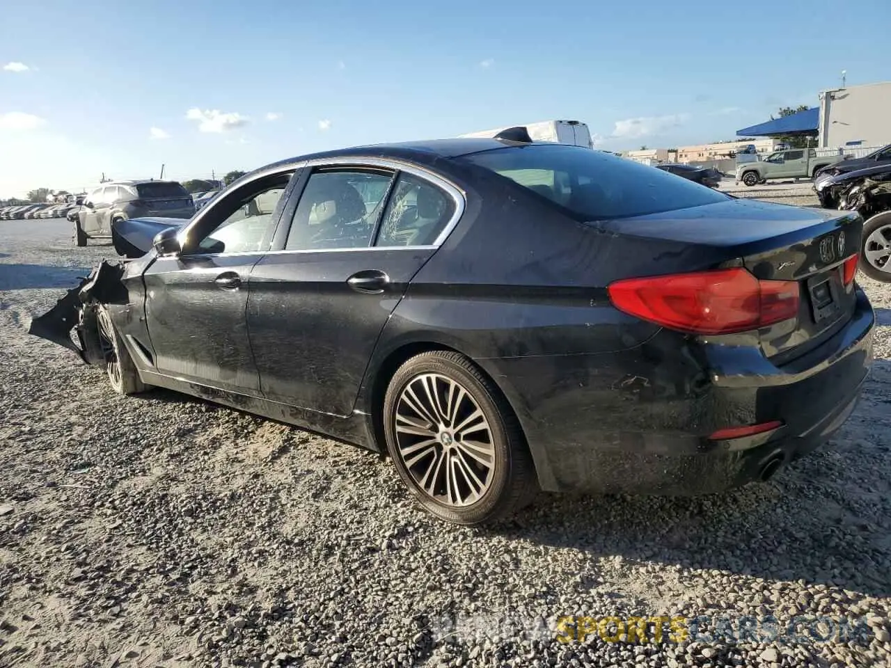 2 fotografías del automóvil dañado WBAJA7C57KWW47882 BMW 5 SERIES 2019