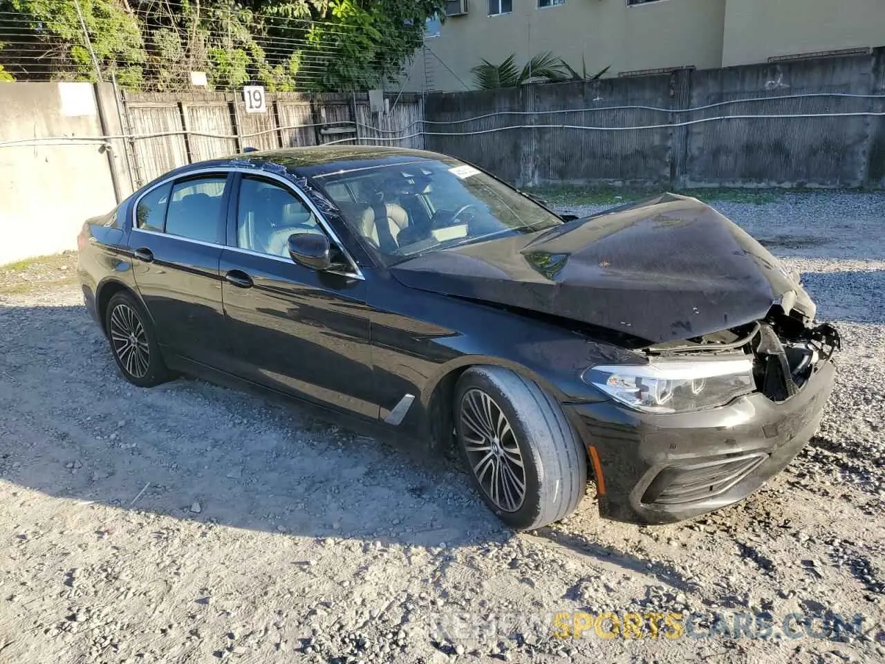 4 fotografías del automóvil dañado WBAJA7C57KWW47882 BMW 5 SERIES 2019