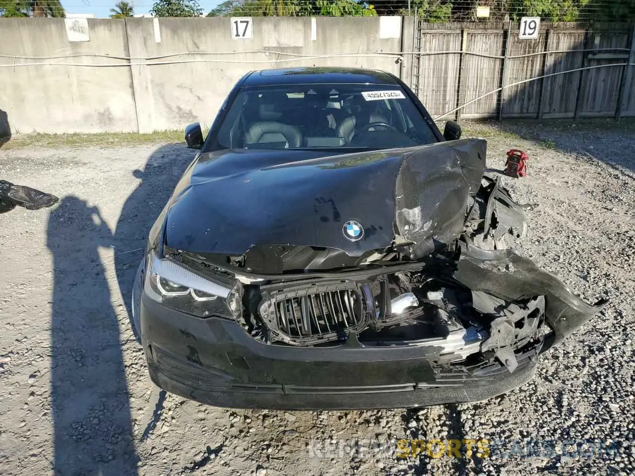 5 fotografías del automóvil dañado WBAJA7C57KWW47882 BMW 5 SERIES 2019