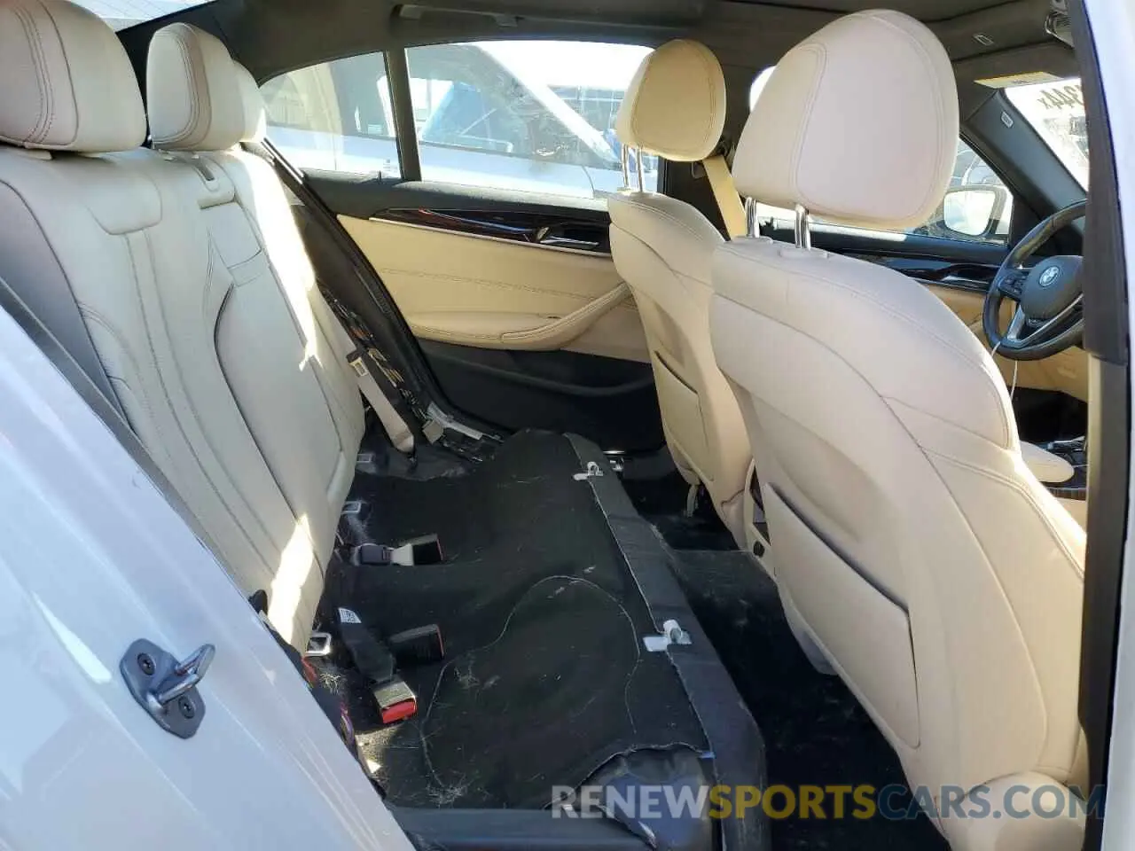 10 fotografías del automóvil dañado WBAJA7C58KWW11425 BMW 5 SERIES 2019