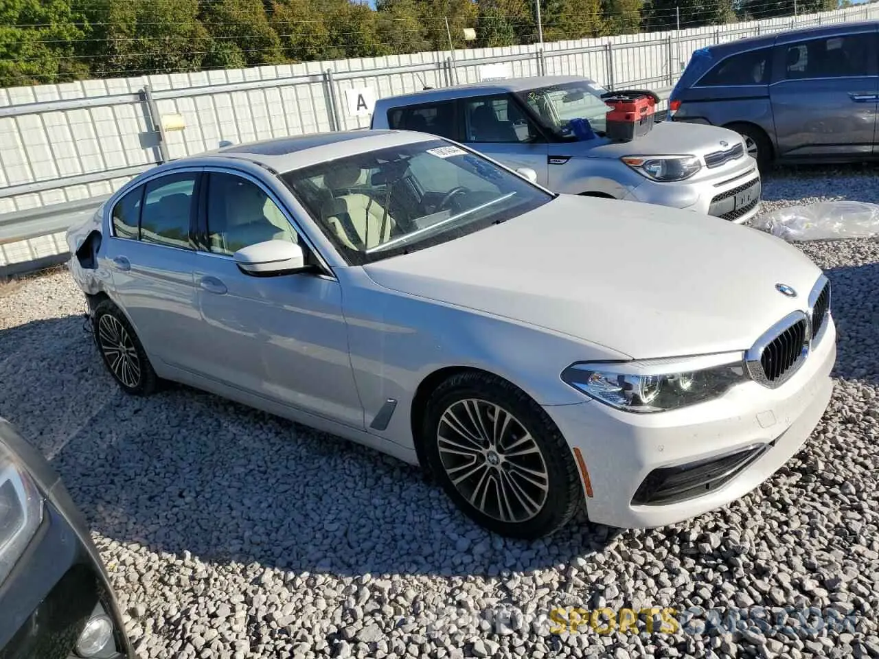 4 fotografías del automóvil dañado WBAJA7C58KWW11425 BMW 5 SERIES 2019