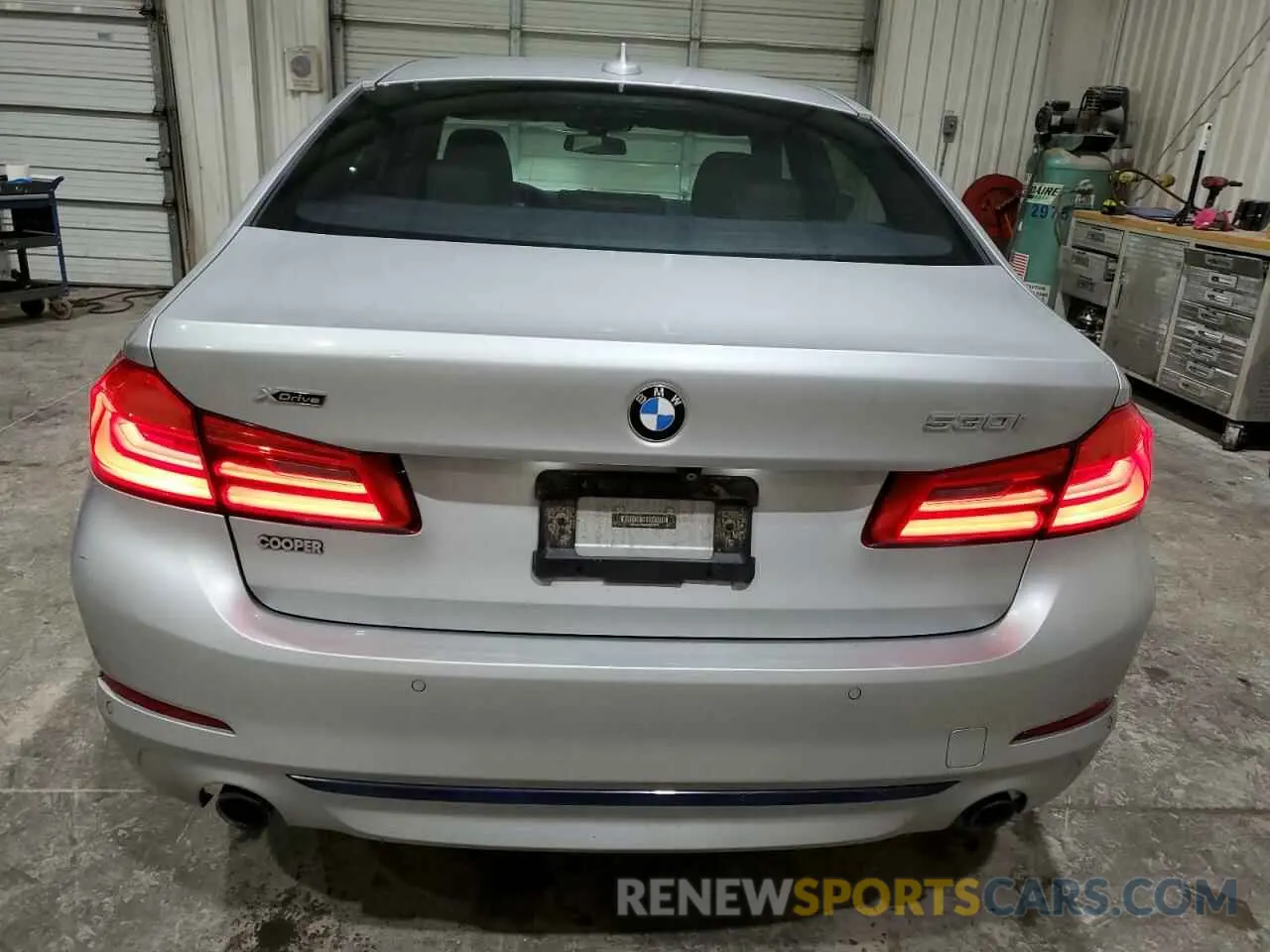 6 fotografías del automóvil dañado WBAJA7C58KWW40228 BMW 5 SERIES 2019