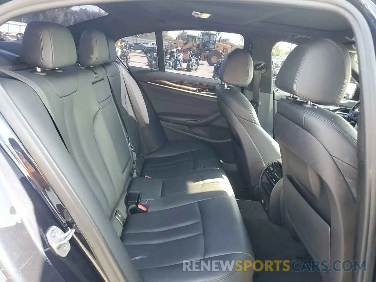 10 fotografías del automóvil dañado WBAJA9C54KB254179 BMW 5 SERIES 2019
