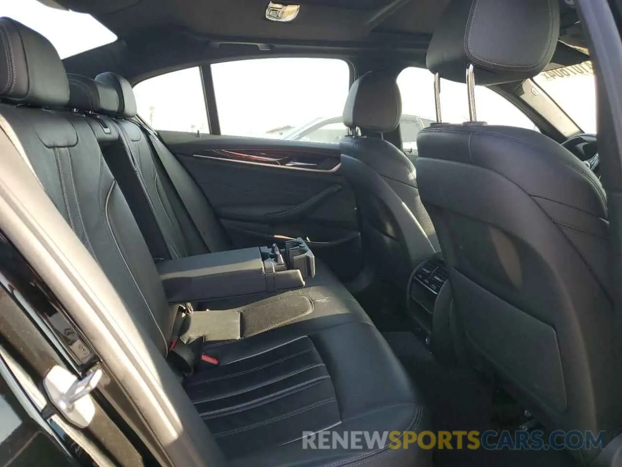 10 fotografías del automóvil dañado WBAJA9C54KB389470 BMW 5 SERIES 2019