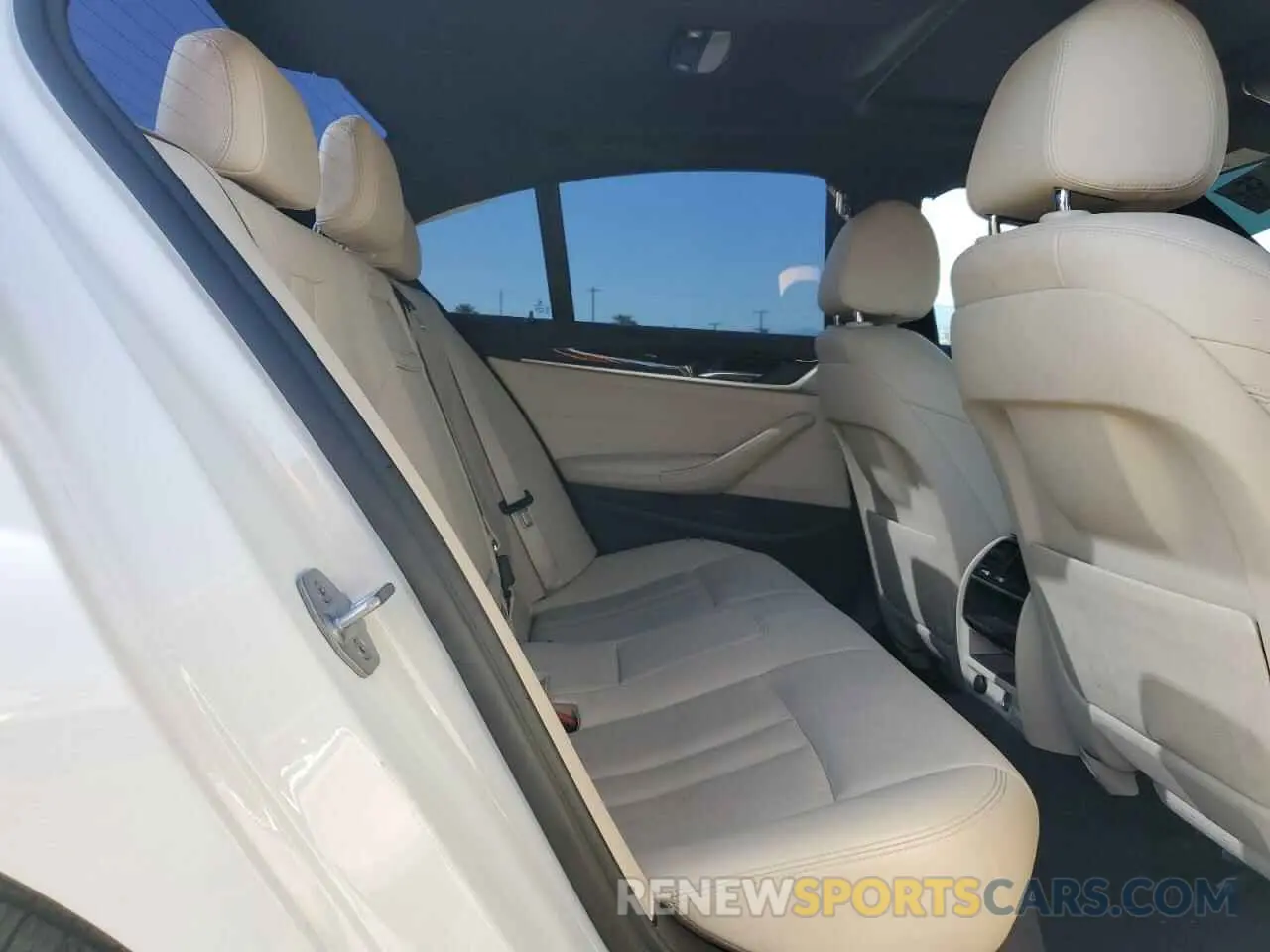 10 fotografías del automóvil dañado WBAJA9C54KB389629 BMW 5 SERIES 2019