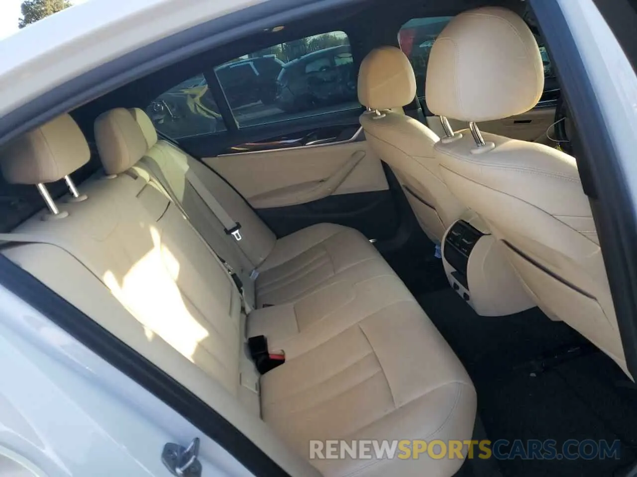 10 fotografías del automóvil dañado WBAJA9C55KB389784 BMW 5 SERIES 2019