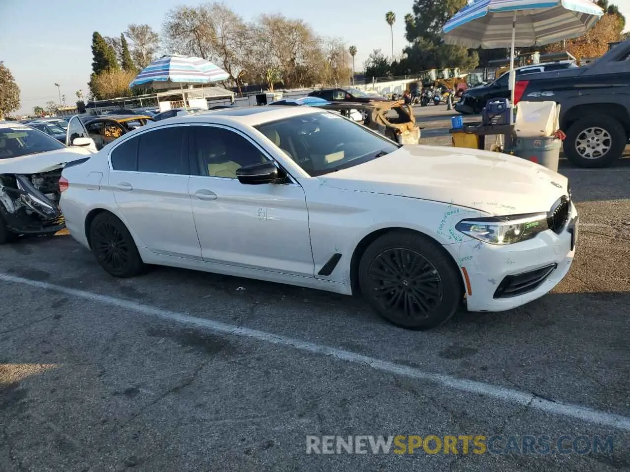 4 fotografías del automóvil dañado WBAJA9C55KB389784 BMW 5 SERIES 2019