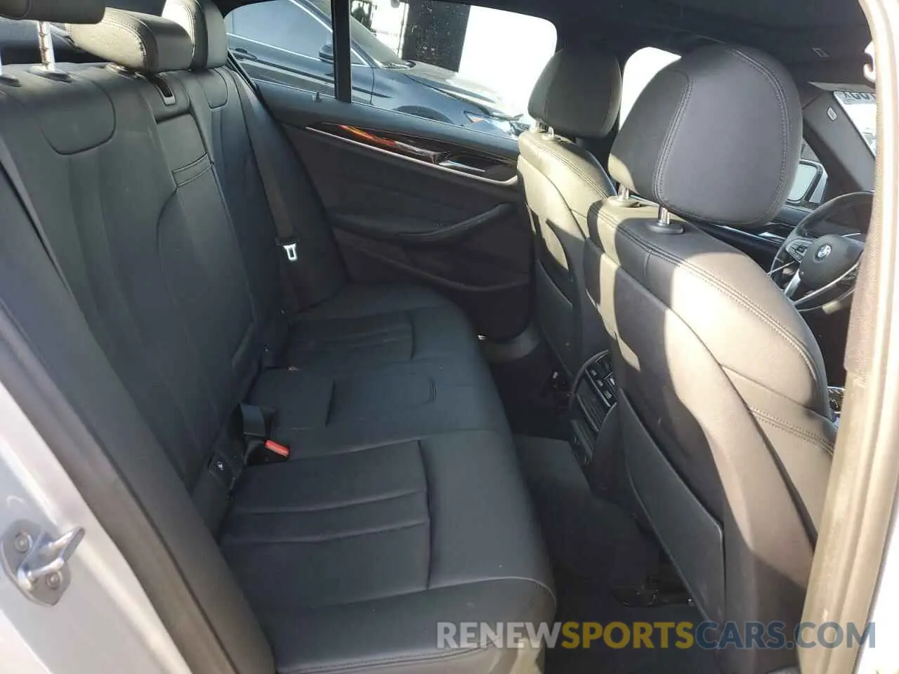 11 fotografías del automóvil dañado WBAJA9C57KB392766 BMW 5 SERIES 2019
