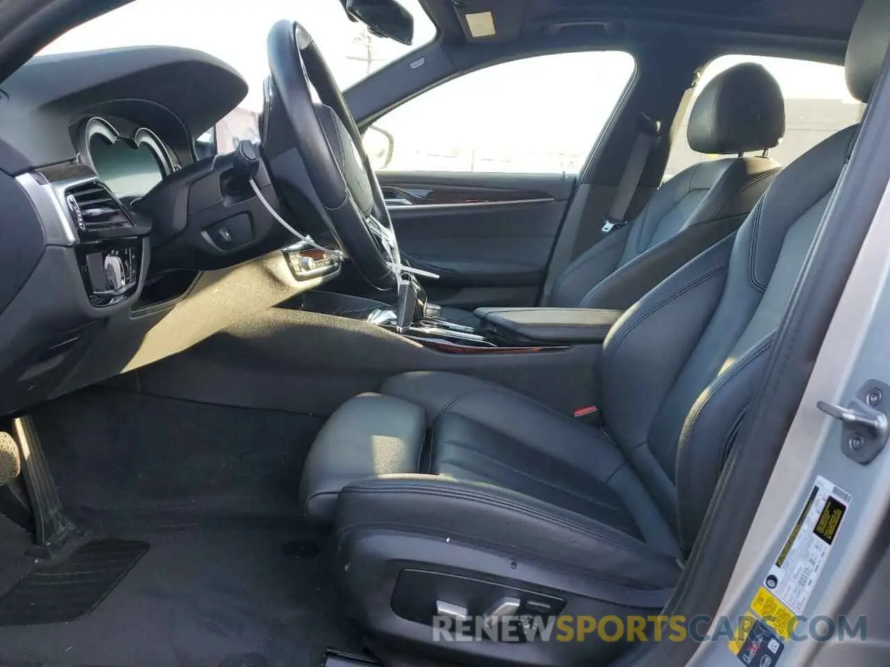 7 fotografías del automóvil dañado WBAJA9C57KB392766 BMW 5 SERIES 2019