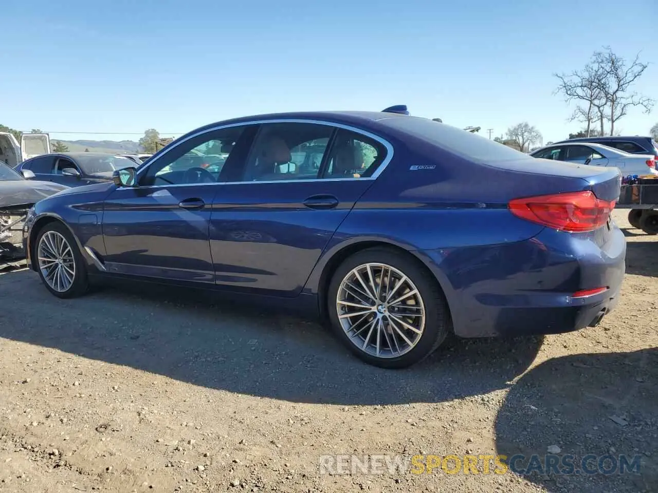 2 fotografías del automóvil dañado WBAJA9C59KB253674 BMW 5 SERIES 2019