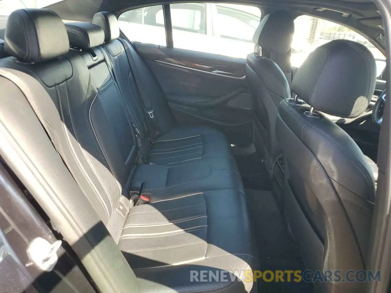 10 fotografías del automóvil dañado WBAJA9C5XKB391885 BMW 5 SERIES 2019
