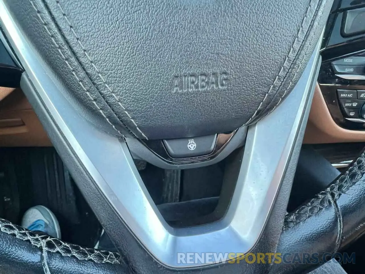 10 fotografías del automóvil dañado WBAJB1C51KB375492 BMW 5 SERIES 2019