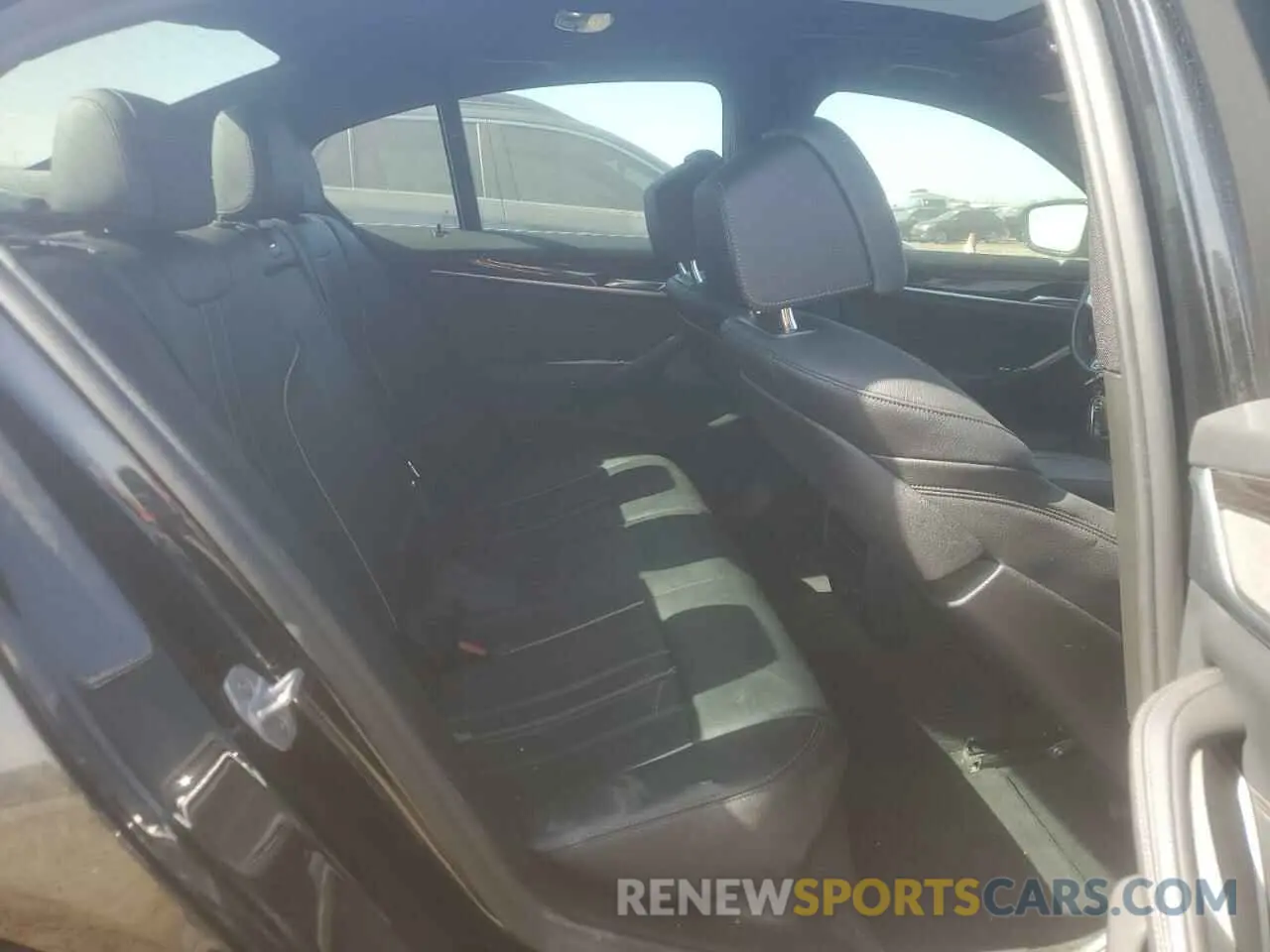 10 fotografías del automóvil dañado WBAJB1C52KB376702 BMW 5 SERIES 2019