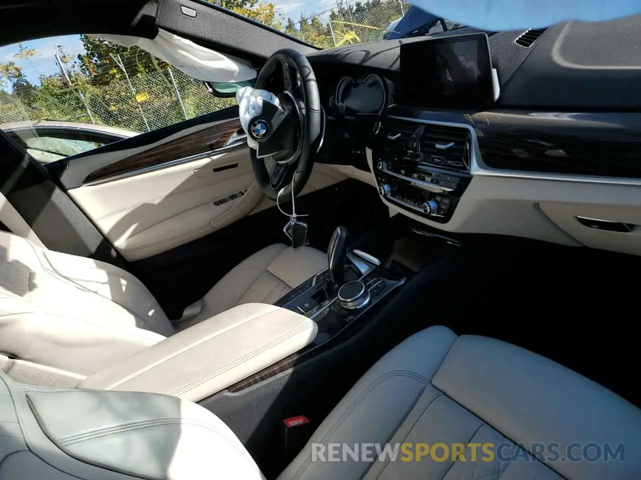 5 fotografías del automóvil dañado WBAJB1C55KB375477 BMW 5 SERIES 2019