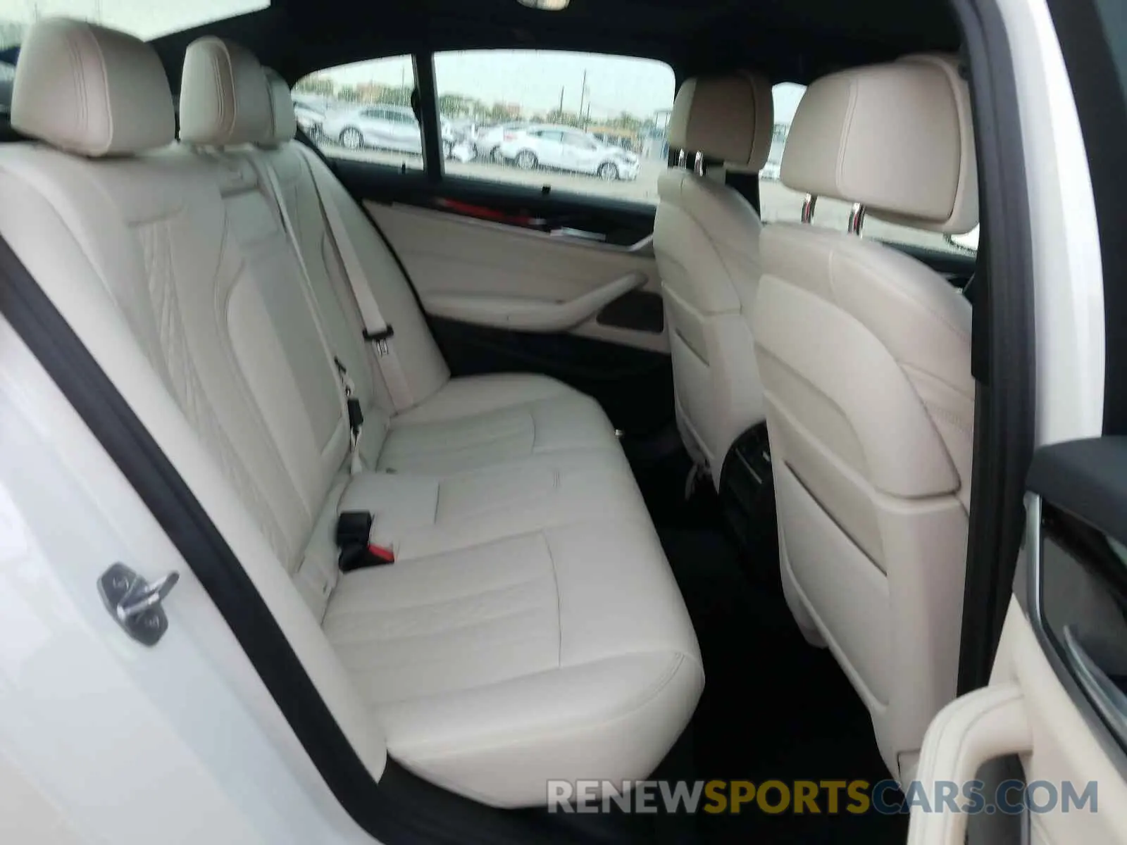 6 fotografías del automóvil dañado WBAJE5C50KWW14036 BMW 5 SERIES 2019