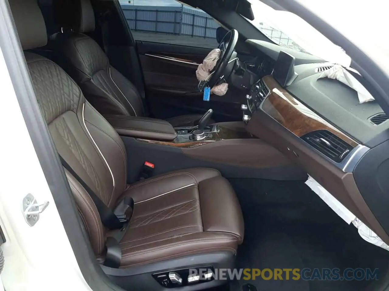 5 fotografías del automóvil dañado WBAJE5C51KWW17690 BMW 5 SERIES 2019
