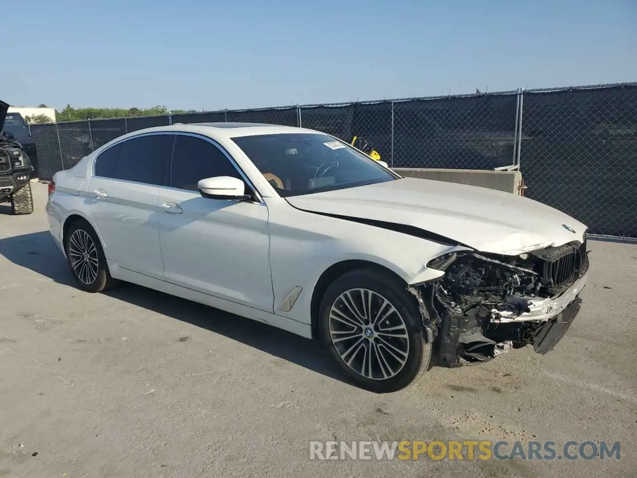 4 fotografías del automóvil dañado WBAJE5C52KG919676 BMW 5 SERIES 2019