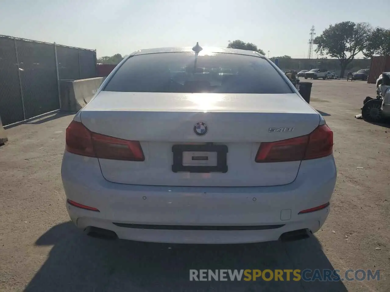 6 fotografías del automóvil dañado WBAJE5C52KG919676 BMW 5 SERIES 2019
