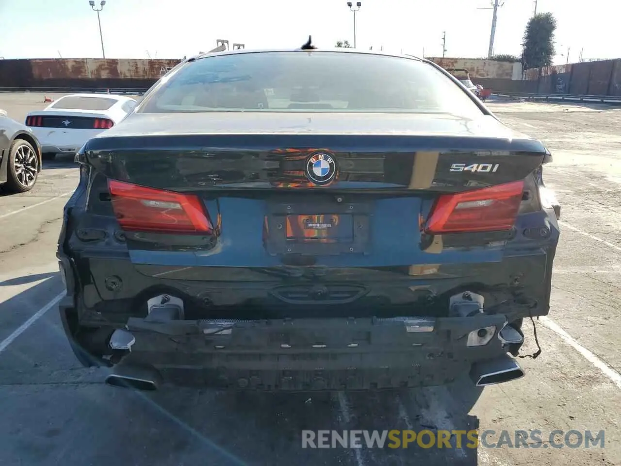 6 fotografías del automóvil dañado WBAJE5C53KWE66709 BMW 5 SERIES 2019