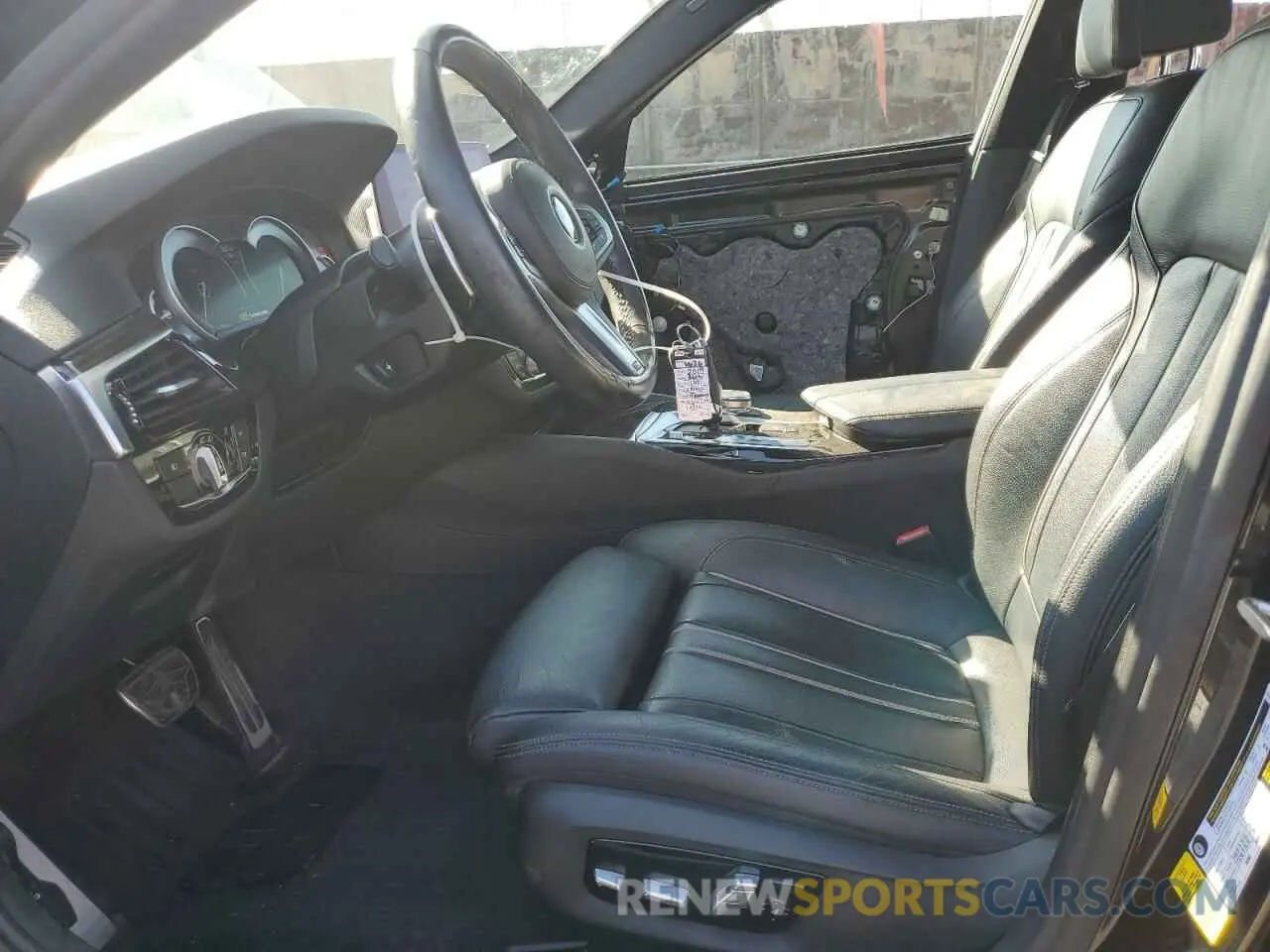 7 fotografías del automóvil dañado WBAJE5C53KWE66709 BMW 5 SERIES 2019