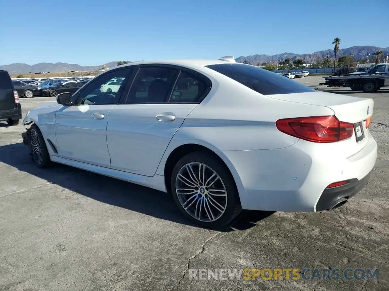 2 fotografías del automóvil dañado WBAJE5C53KWW32613 BMW 5 SERIES 2019