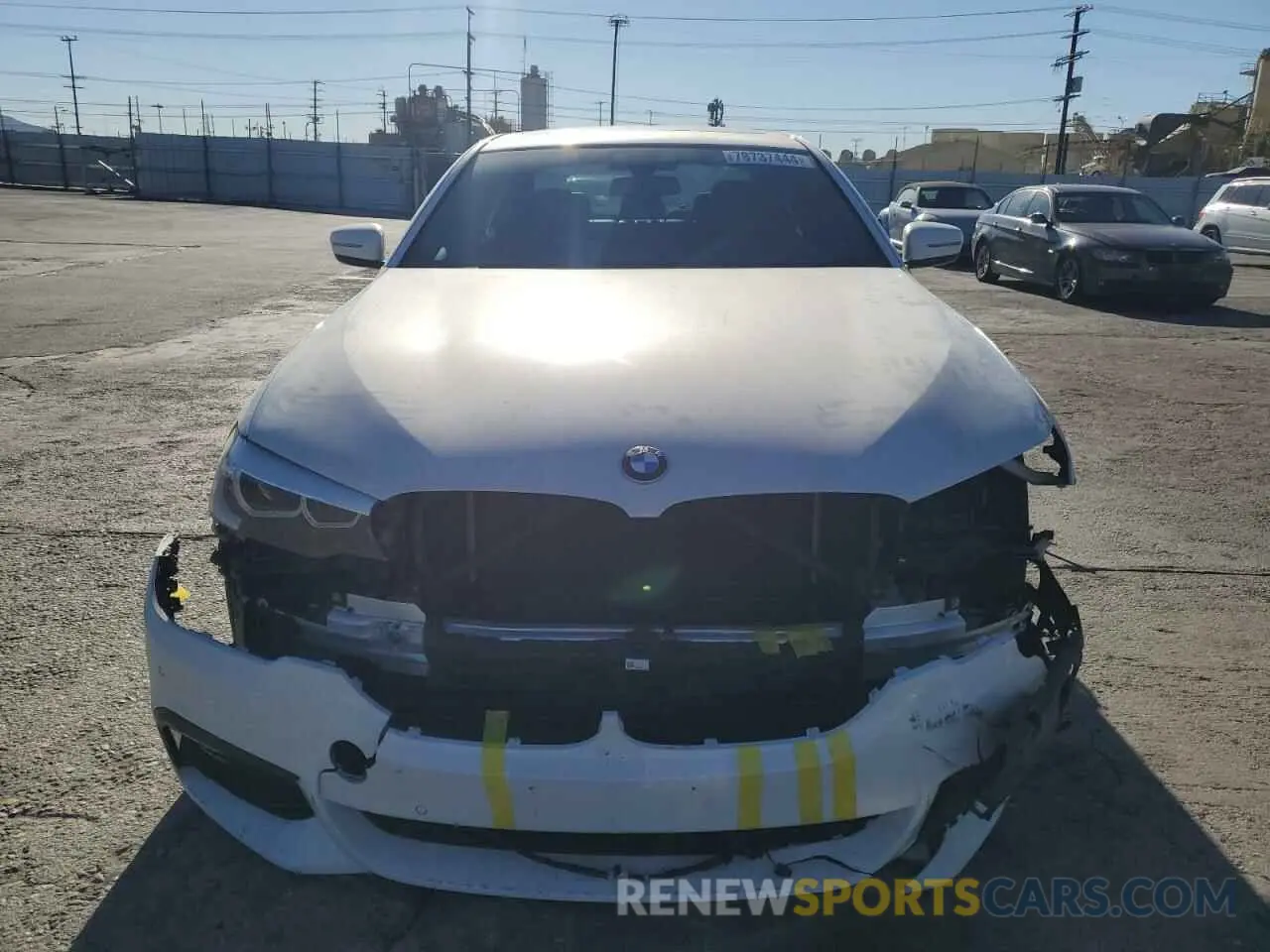 5 fotografías del automóvil dañado WBAJE5C53KWW32613 BMW 5 SERIES 2019