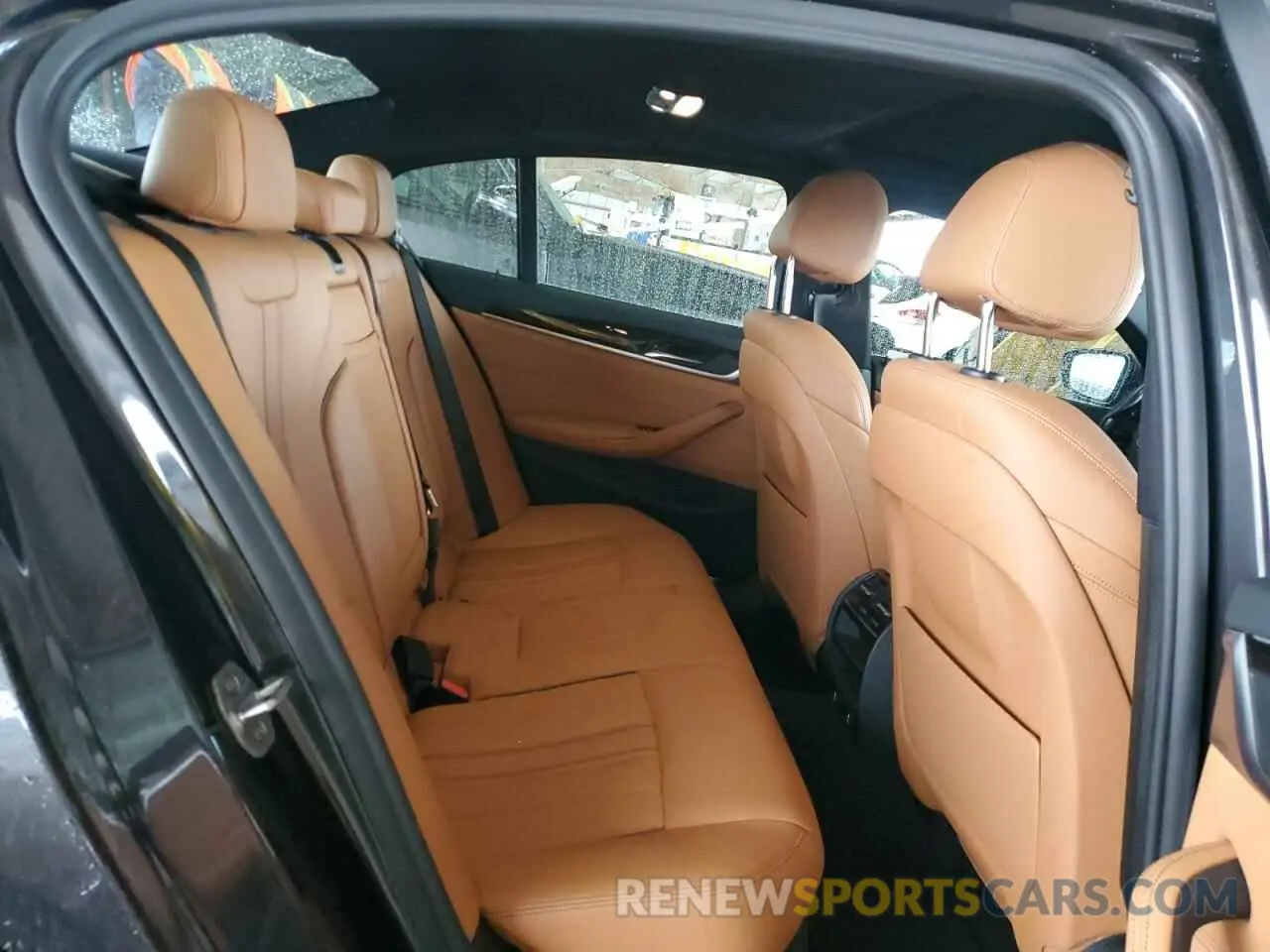 10 fotografías del automóvil dañado WBAJE5C54KWW28022 BMW 5 SERIES 2019