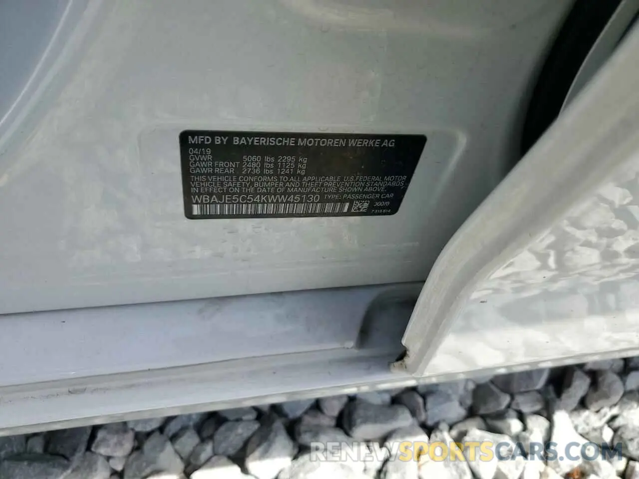12 fotografías del automóvil dañado WBAJE5C54KWW45130 BMW 5 SERIES 2019