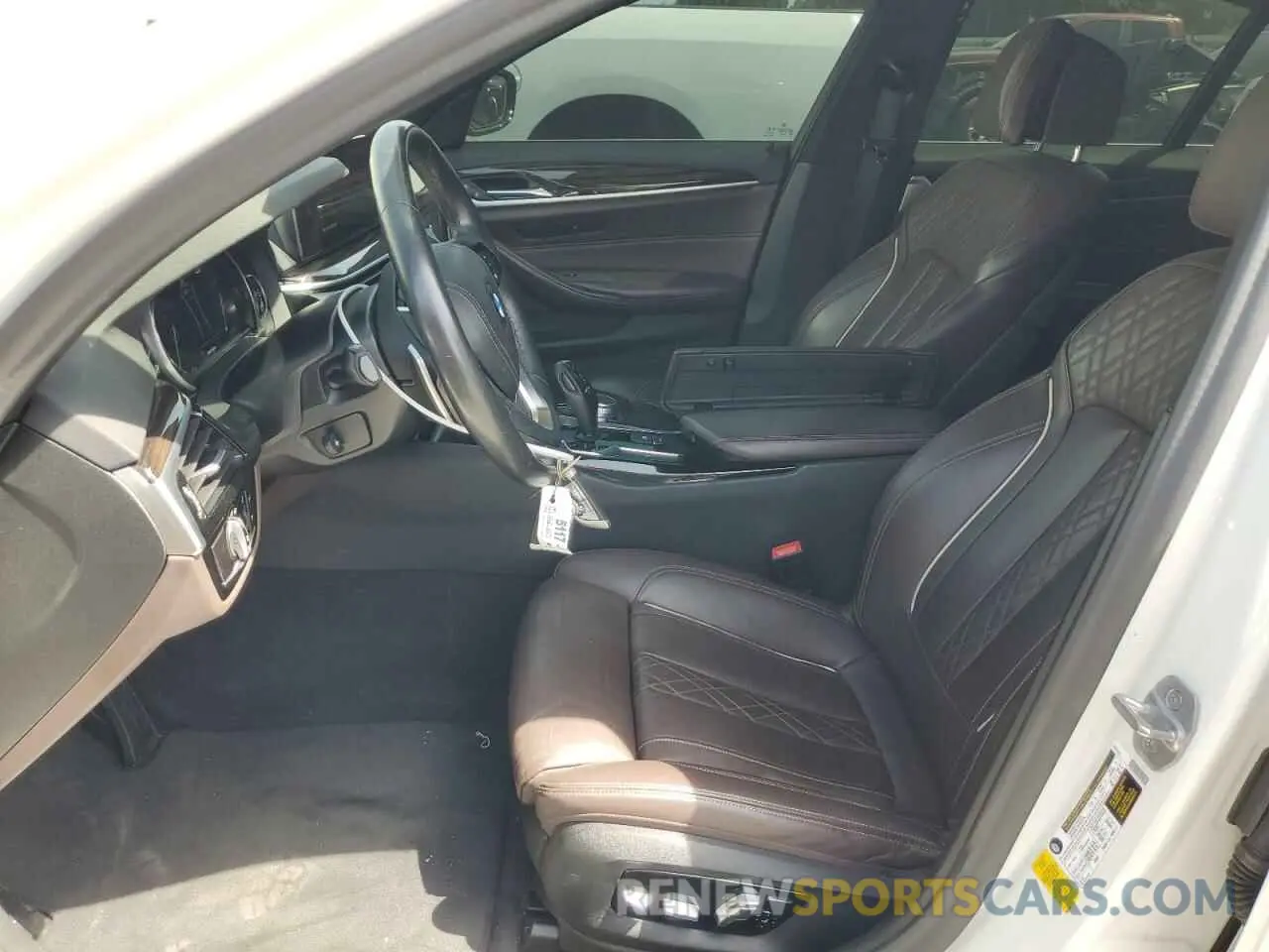 7 fotografías del automóvil dañado WBAJE5C54KWW45130 BMW 5 SERIES 2019