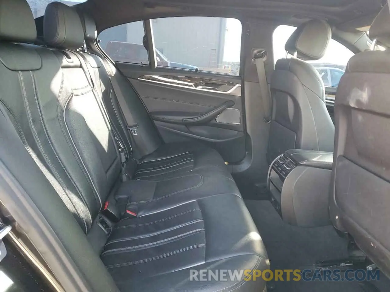 10 fotografías del automóvil dañado WBAJE5C55KWW17823 BMW 5 SERIES 2019