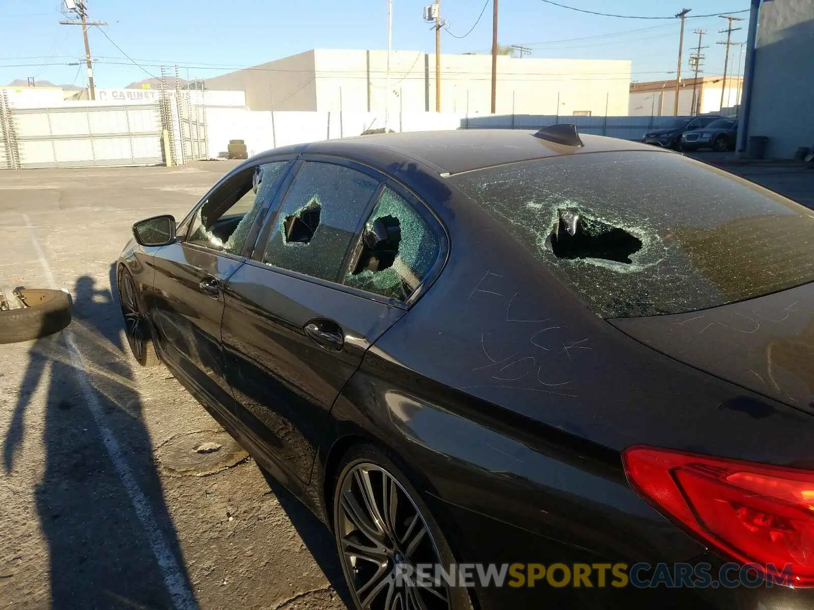 9 fotografías del automóvil dañado WBAJE5C55KWW18809 BMW 5 SERIES 2019