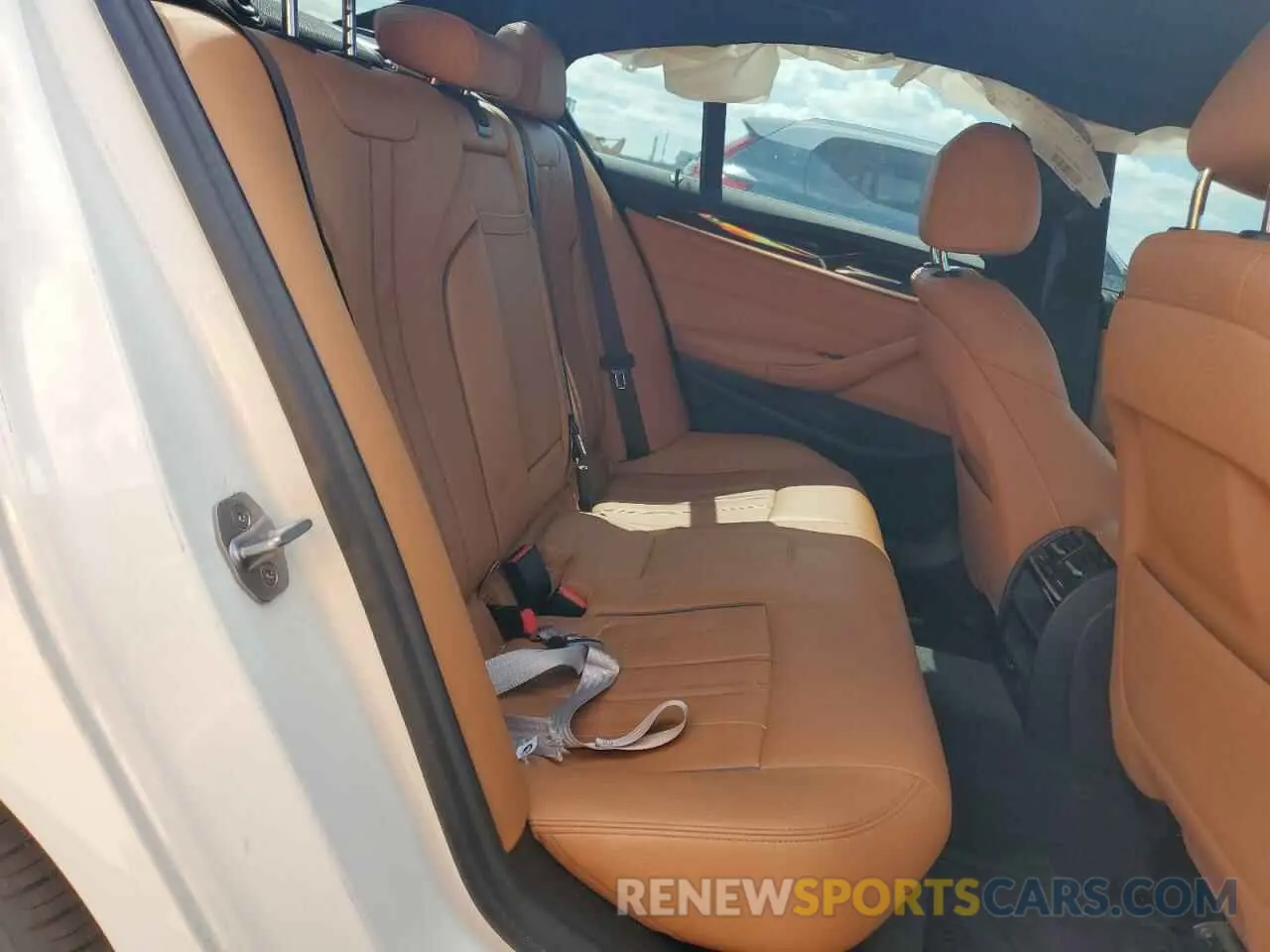 10 fotografías del automóvil dañado WBAJE5C56KWW17040 BMW 5 SERIES 2019