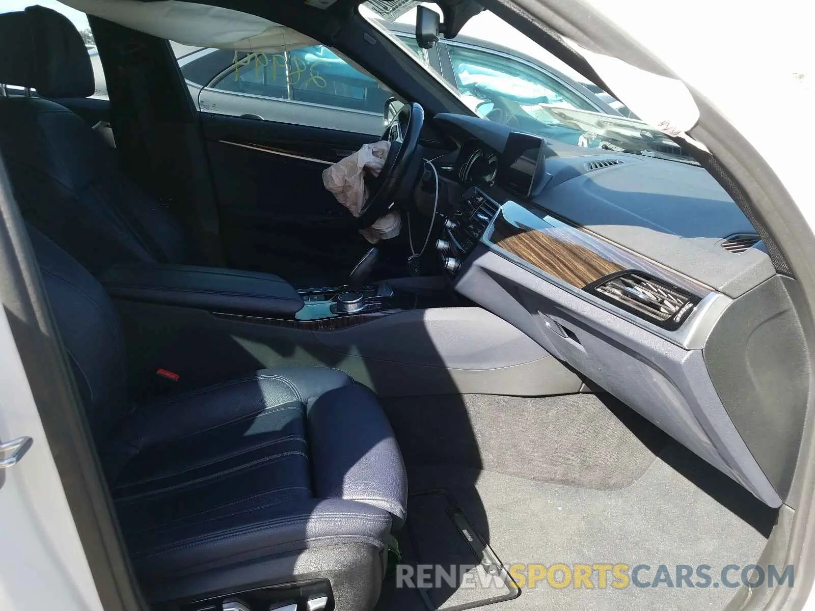 5 fotografías del automóvil dañado WBAJE5C57KWW13031 BMW 5 SERIES 2019