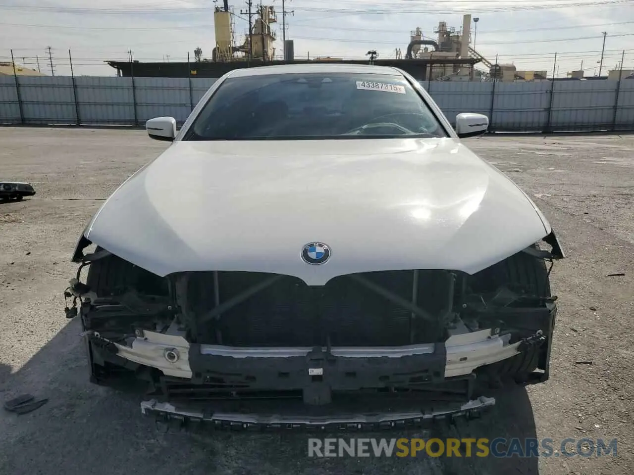 5 fotografías del automóvil dañado WBAJE5C57KWW19573 BMW 5 SERIES 2019