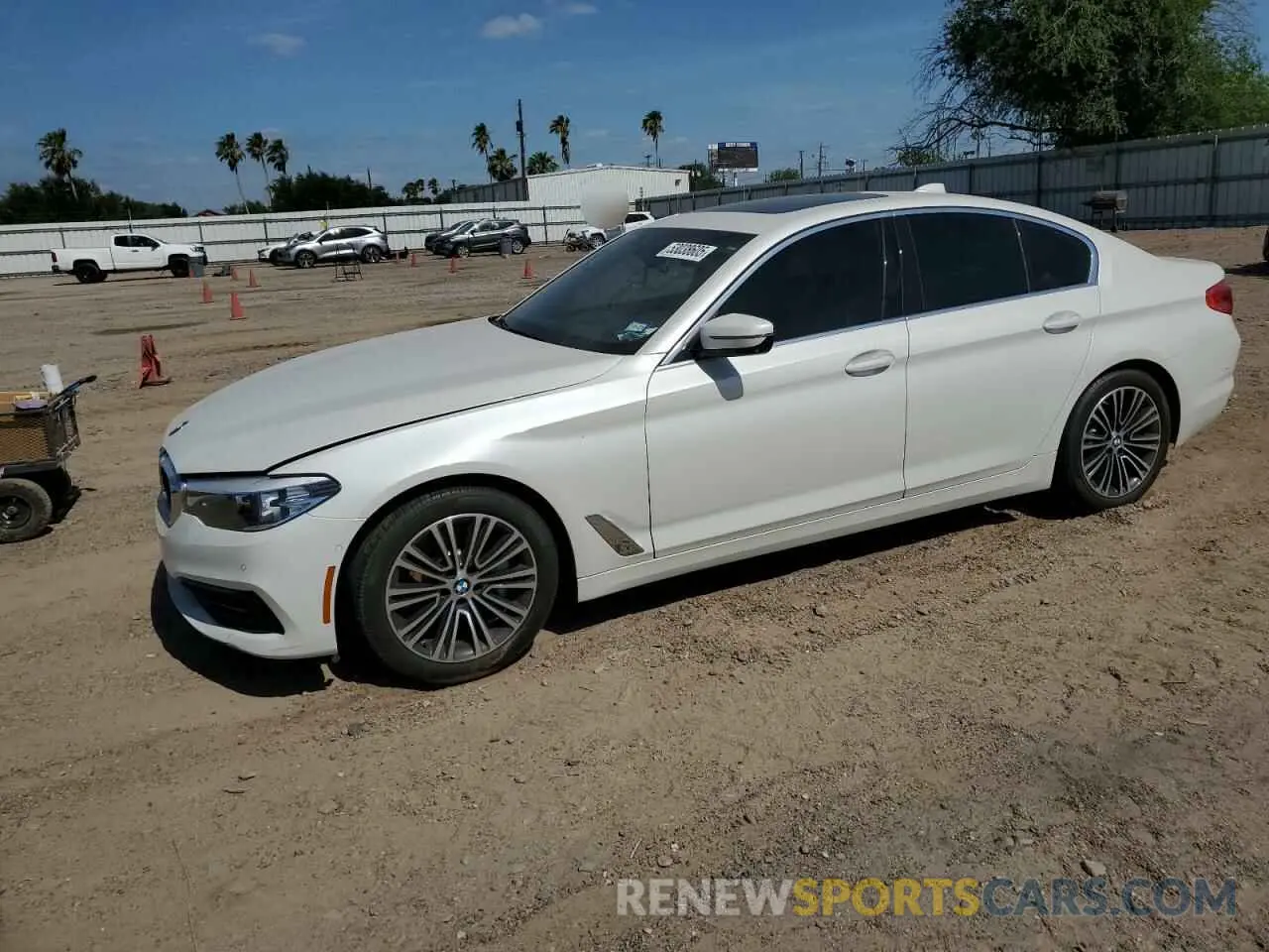 1 fotografías del automóvil dañado WBAJE5C58KWE66317 BMW 5 SERIES 2019