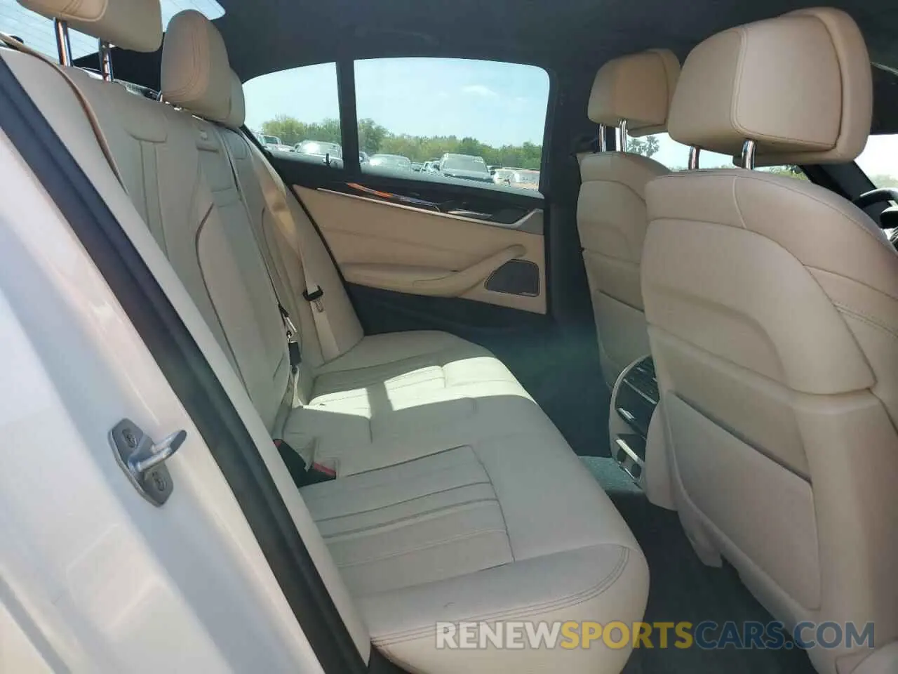 10 fotografías del automóvil dañado WBAJE5C58KWE66317 BMW 5 SERIES 2019