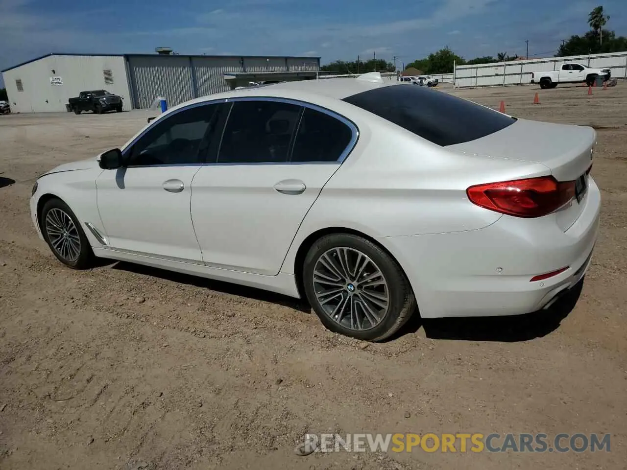 2 fotografías del automóvil dañado WBAJE5C58KWE66317 BMW 5 SERIES 2019