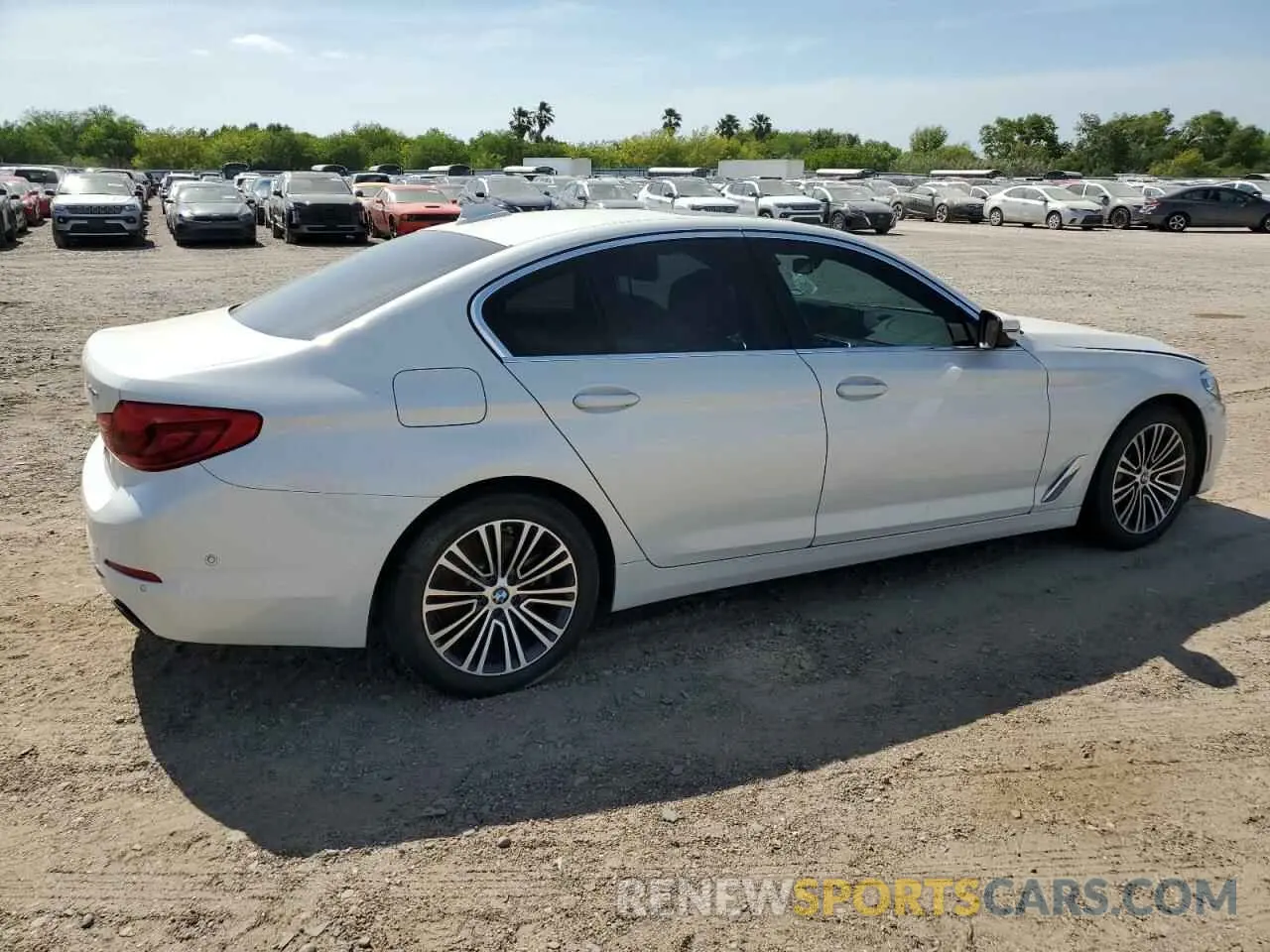 3 fotografías del automóvil dañado WBAJE5C58KWE66317 BMW 5 SERIES 2019