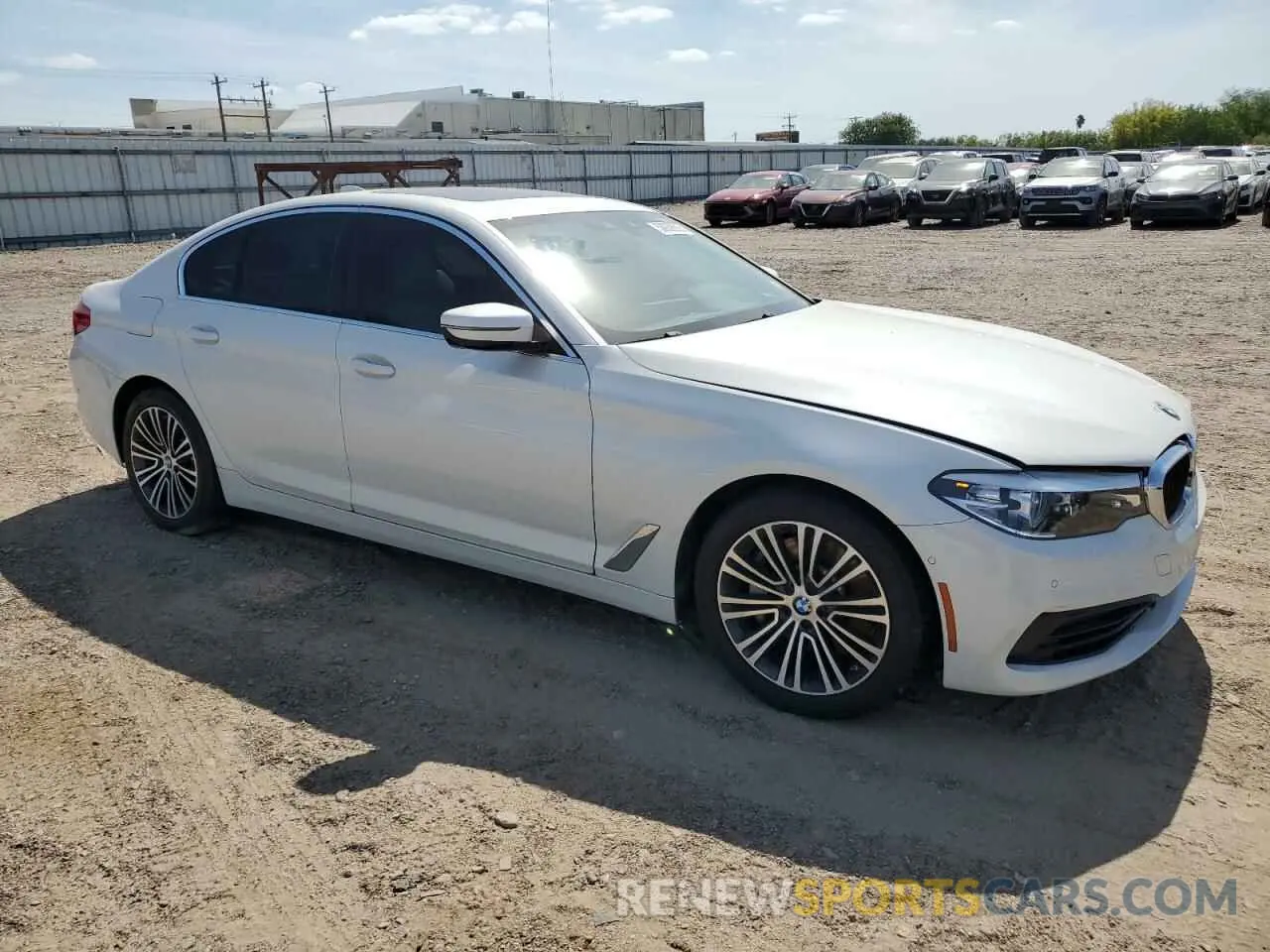 4 fotografías del automóvil dañado WBAJE5C58KWE66317 BMW 5 SERIES 2019