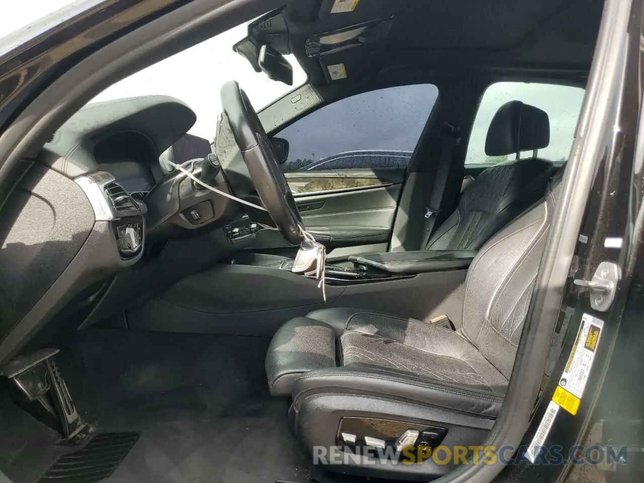 7 fotografías del automóvil dañado WBAJE5C58KWW10039 BMW 5 SERIES 2019