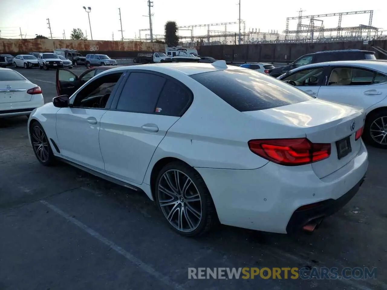 2 fotografías del automóvil dañado WBAJE5C59KG919559 BMW 5 SERIES 2019